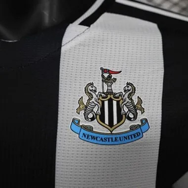 24-25 Newcastle United thuisshirt, spelersversie