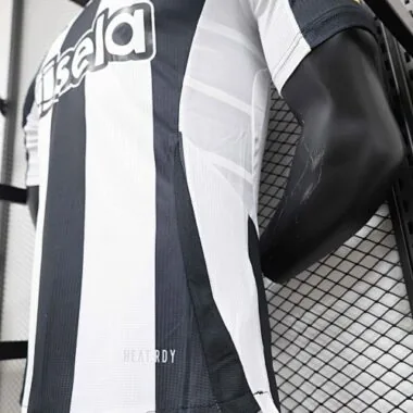 24-25 Newcastle United thuisshirt, spelersversie