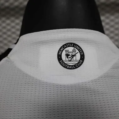 24-25 Newcastle United thuisshirt, spelersversie