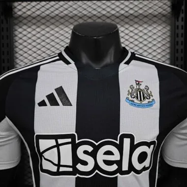24-25 Newcastle United thuisshirt, spelersversie