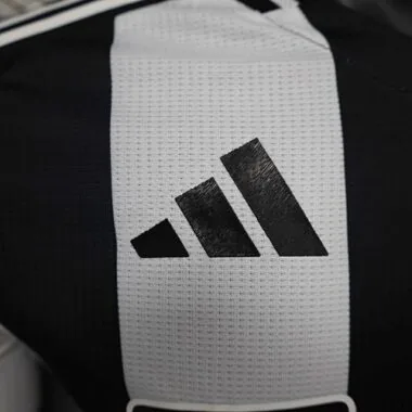 24-25 Newcastle United thuisshirt, spelersversie