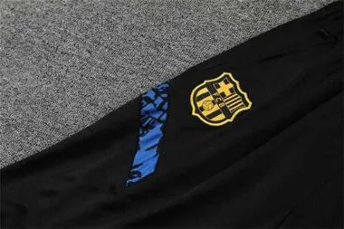 Polo azul elegante del Barcelona