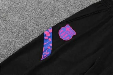 Polo del Barcelona, negro con el logotipo morado