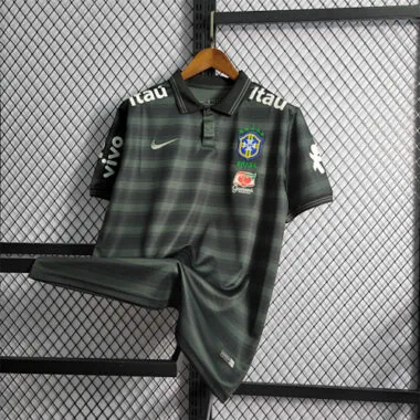 Polo de Brasil con raya negra