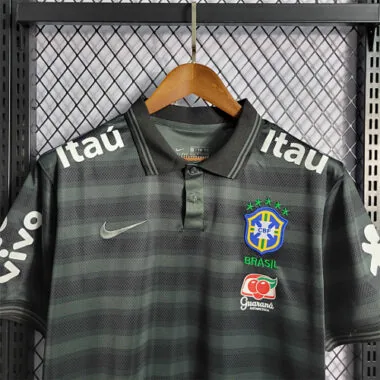 Polo de Brasil con raya negra