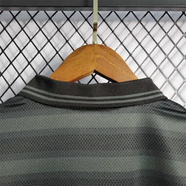 Polo de Brasil con raya negra