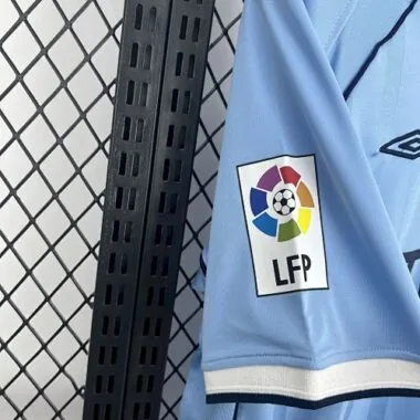 01-02 Maglia vintage della Celta de Vigo, divisa da casa in stile retrò