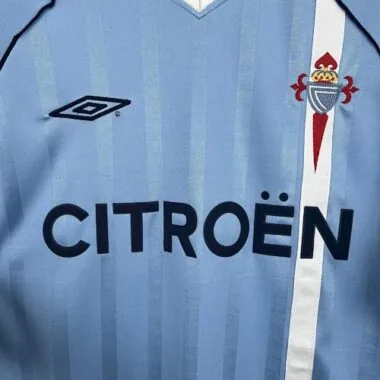 01-02 Maglia vintage della Celta de Vigo, divisa da casa in stile retrò
