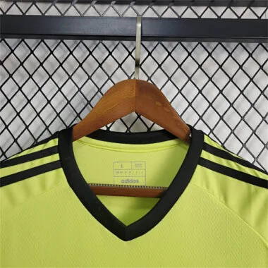 24-25 Real Madrid Green GoalKeeper Kit Football AAAAJersey