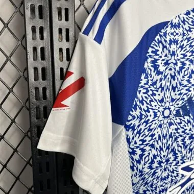 Camiseta de visitante del Granada 24-25. Equipaciones de fútbol. Fútbol
