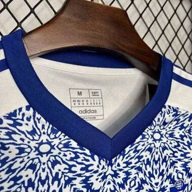 Camiseta de visitante del Granada 24-25. Equipaciones de fútbol. Fútbol