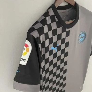 22-23 Alaves third away