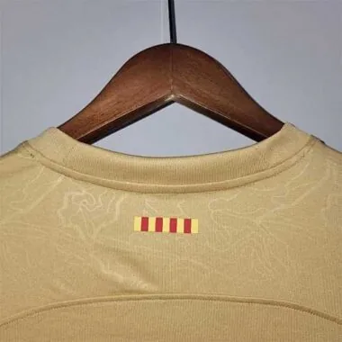 22-23 Barcelona away | 4