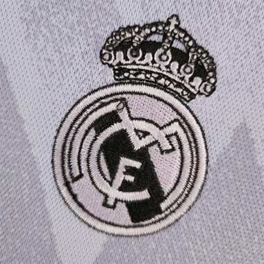 22-23 Real Madrid away woman