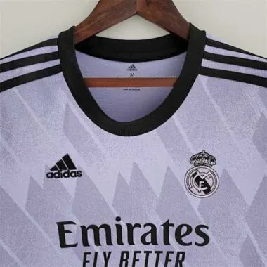22-23 Real Madrid away woman