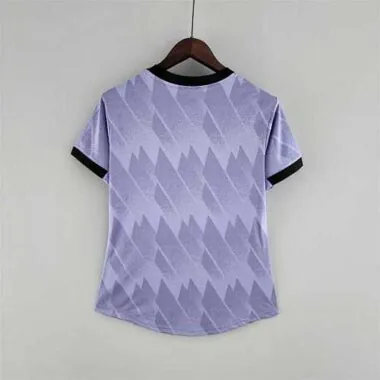 22-23 Real Madrid away woman
