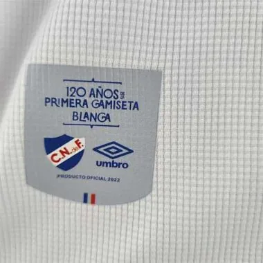 22-23 Divisa da casa bianca dell'Athletic Uruguay