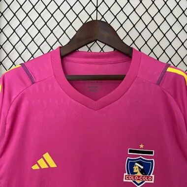 24-25 Colo Colo-doelman, roze voetbalshirt