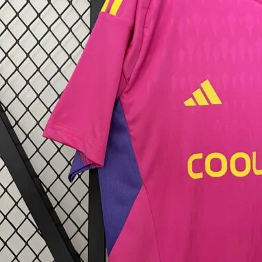 24-25 Colo Colo-doelman, roze voetbalshirt