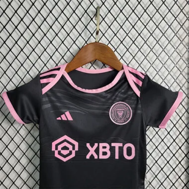 Camisa de futebol do Inter Miami para bebé, tamanhos 9-12, para jogos em casa, 23-24