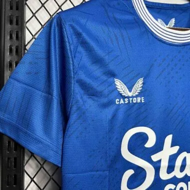 Equipamento de futebol do Everton para jogos em casa, temporadas 24-25