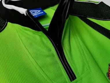 Maglia da portiere verde del Manchester United stagione 98-99 a maniche lunghe