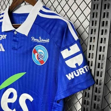 Divisa da calcio da casa del RC Strasbourg per la stagione 2024-2025