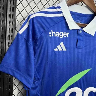 Divisa da calcio da casa del RC Strasbourg per la stagione 2024-2025