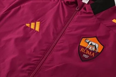 25-26 Gabardina roja romana Camiseta de fútbol