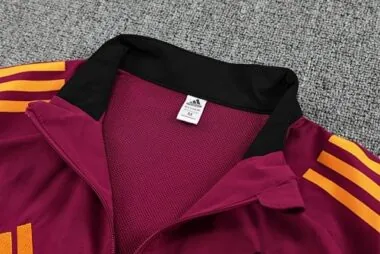 25-26 Gabardina roja romana Camiseta de fútbol