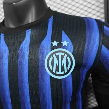 Equipamento de casa do Inter de Milão 2025-2026, versão de jogador, futebol