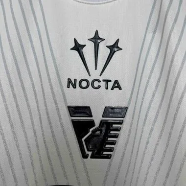 Equipación blanca de fútbol para el partido fuera de casa del 24-25 de Venecia