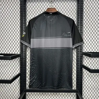 Equipamento de futebol preto n.º 3 do Stuttgart, 24-25