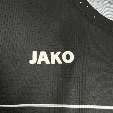 Equipamento de futebol preto n.º 3 do Stuttgart, 24-25