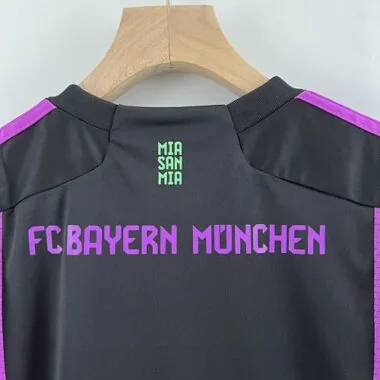 Equipamento de futebol barato do Bayern de Munique para crianças, tamanhos 16-28, para jogos fora de casa, 23-24