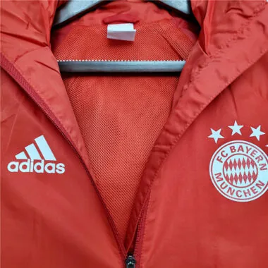 Cazadora roja del Bayern de Múnich, temporada 20-21