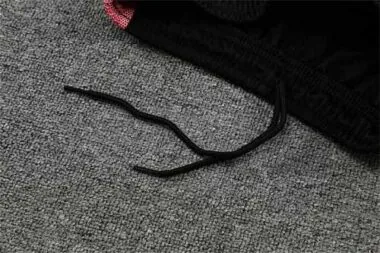 Polo Bayern branco com logótipo vermelho