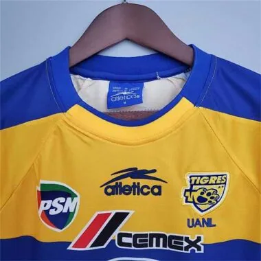01-02 Camisetas de fútbol del Tigres UANL (equipo local, diseño retro)