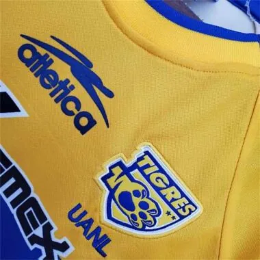 01-02 Camisetas de fútbol del Tigres UANL (equipo local, diseño retro)
