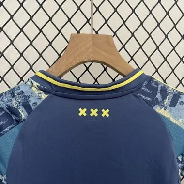 Equipaciones infantiles para partidos fuera de casa del Ajax 24-25: ropa para jóvenes