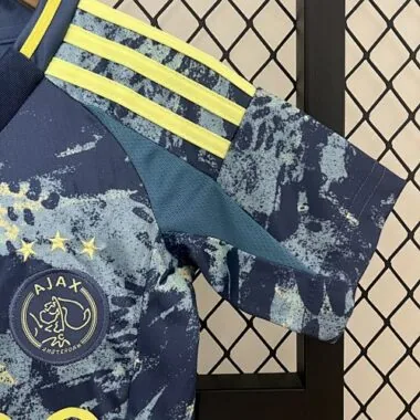 Equipaciones infantiles para partidos fuera de casa del Ajax 24-25: ropa para jóvenes