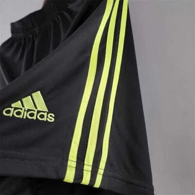 22-23 Calções do Real Madrid, terceiro equipamento de fora, pretos