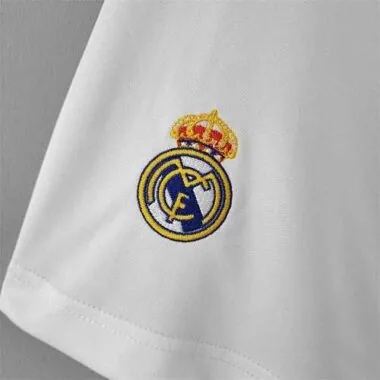 Calções do Real Madrid para jogos em casa, 22-23