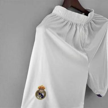 Calções do Real Madrid para jogos em casa, 22-23