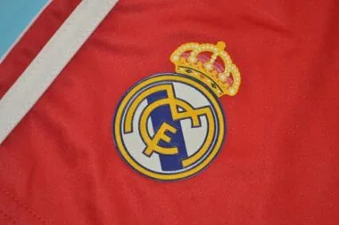 Calções vermelhos do Real Madrid 11-12