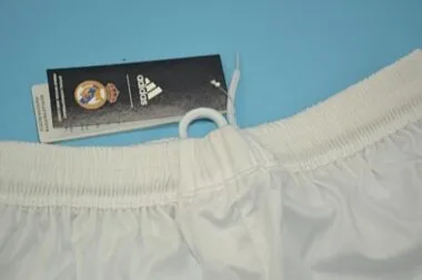 Pantaloncini da casa del Real Madrid 11-12