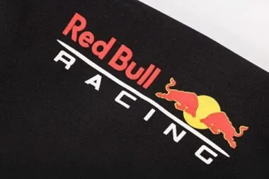 Calções pretos da Red Bull