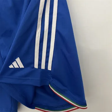 Calções da seleção italiana de 2023 (jogos em casa)