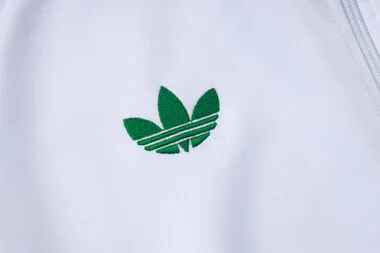 Camisola de futebol do Senegal de 2026 com casaco branco