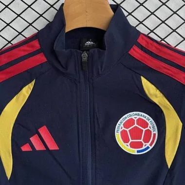 Set 2026 Colombia: giacca a vento e maglietta da calcio